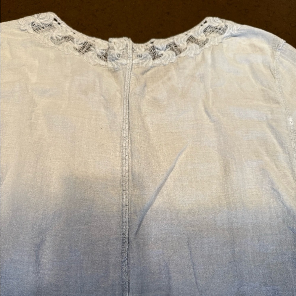 Chicos Gauze & Embroidery Top in Blue Ombre Sz: 3 - Picture 8 of 11